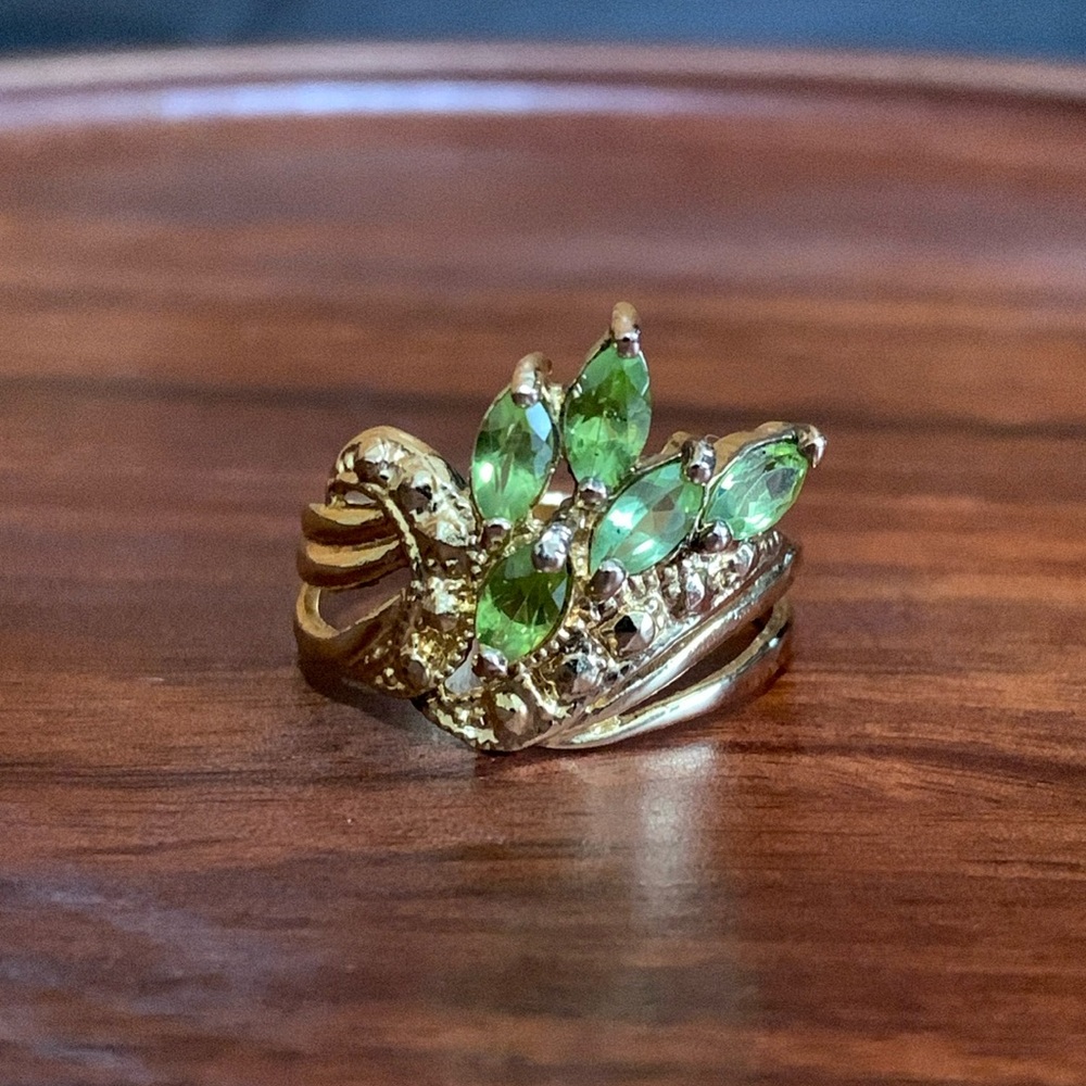 Gold plated 925 silver ring with green stones size 10